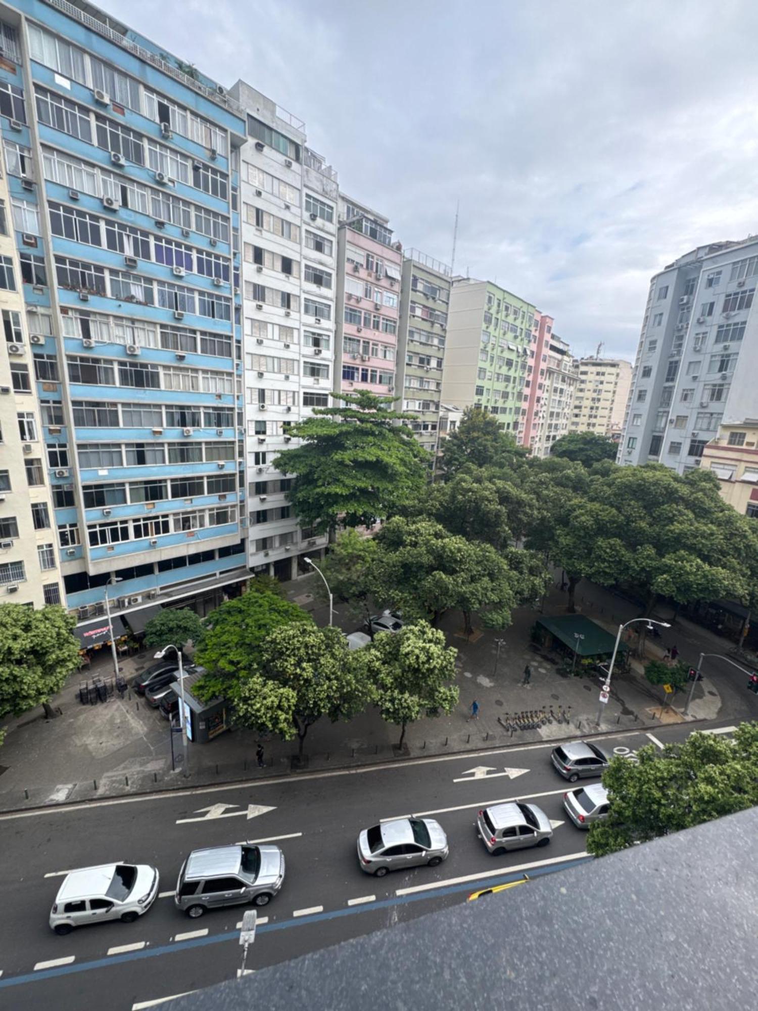 Copacabana 300metros Da *